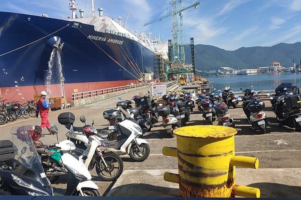 South Korea's Shipbuilders Ride an LNG Carrier Boom as Order Books Stretch Into 2030